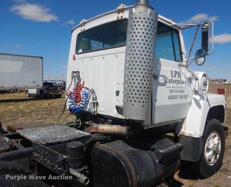 image for item DJ1257 1986 Ford LN9000  semi truck