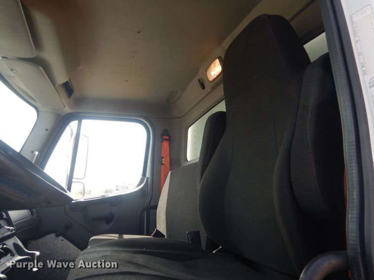 image for item DJ1312 2015 Freightliner Business Class M2  box truck