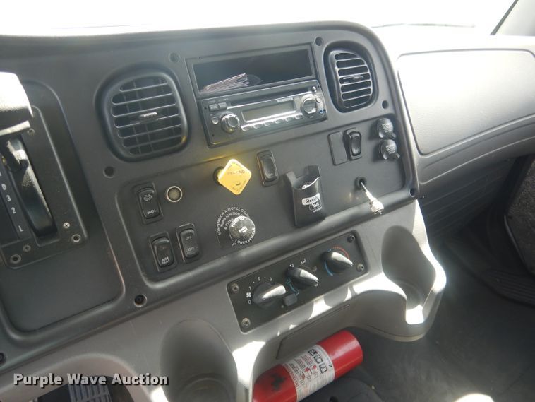 image for item DJ1312 2015 Freightliner Business Class M2  box truck