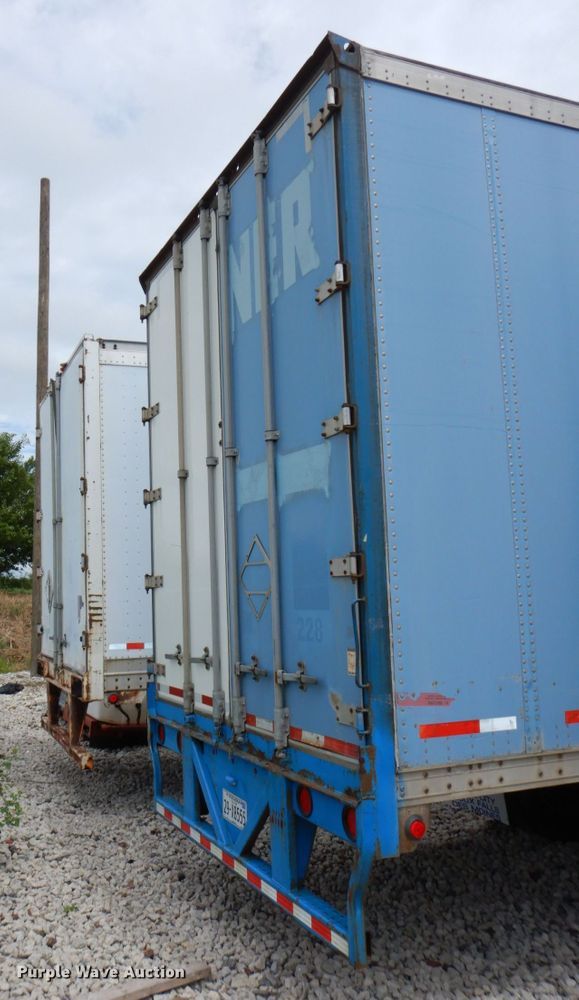image for item DM2327 2003 Wabash National  dry van trailer