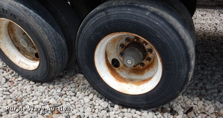 image for item DM2327 2003 Wabash National  dry van trailer