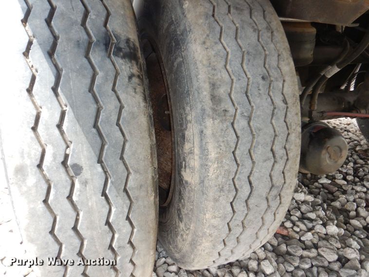 image for item DM2327 2003 Wabash National  dry van trailer