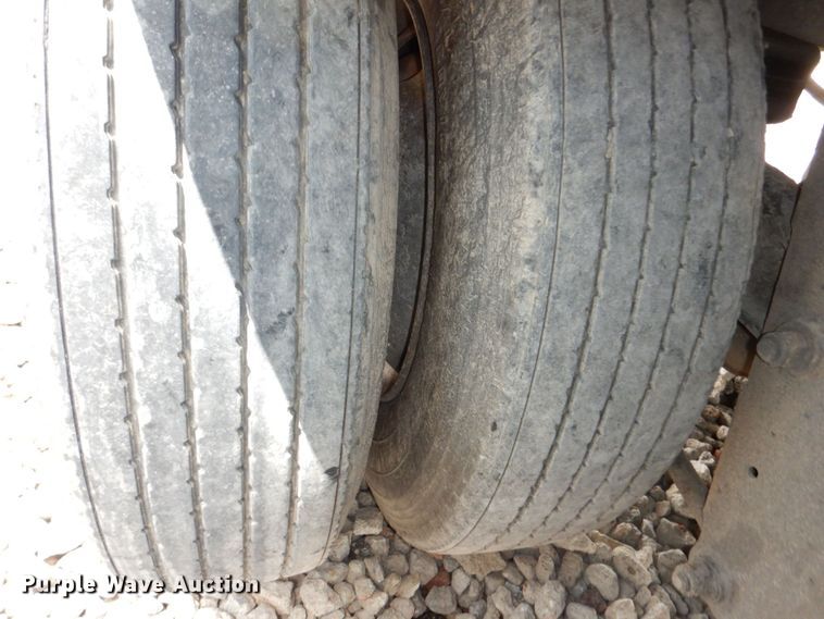 image for item DM2327 2003 Wabash National  dry van trailer