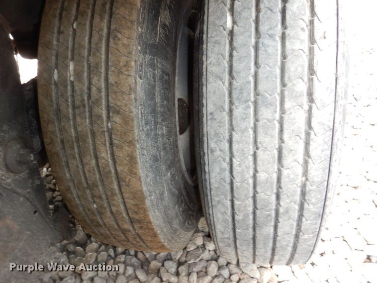 image for item DM2327 2003 Wabash National  dry van trailer