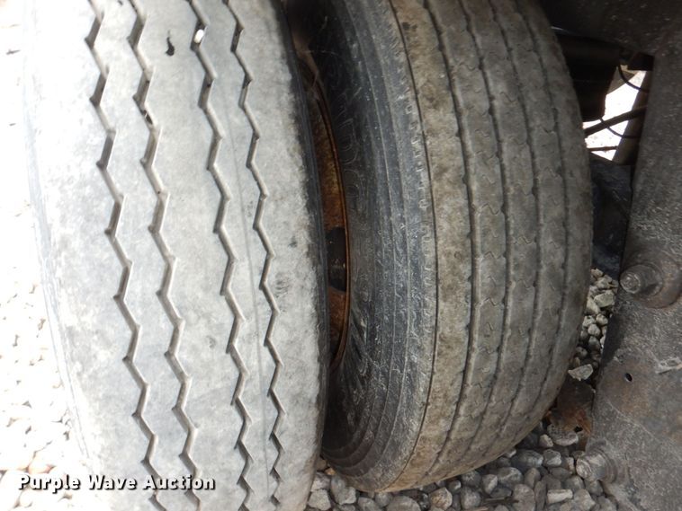 image for item DM2327 2003 Wabash National  dry van trailer