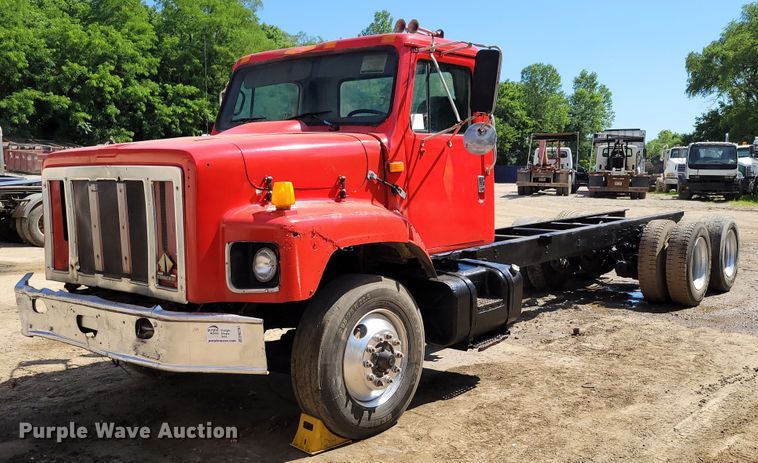 image for item DM2367 2002 International 2674  truck cab and chassis