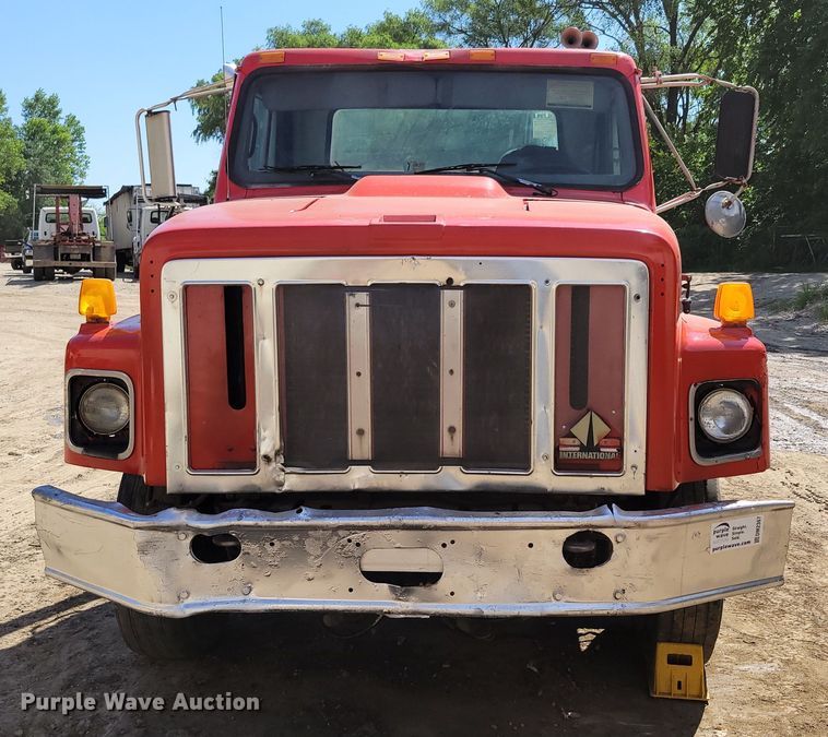 image for item DM2367 2002 International 2674  truck cab and chassis