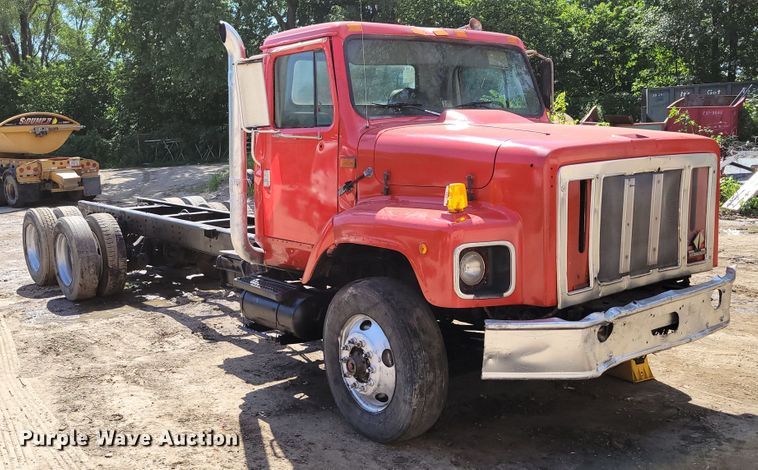 image for item DM2367 2002 International 2674  truck cab and chassis