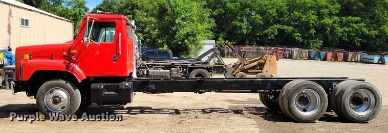 image for item DM2367 2002 International 2674  truck cab and chassis