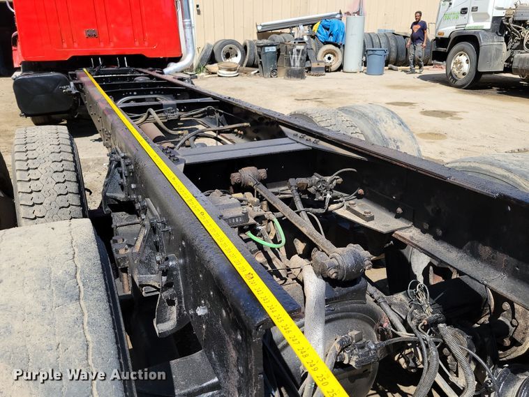 image for item DM2367 2002 International 2674  truck cab and chassis