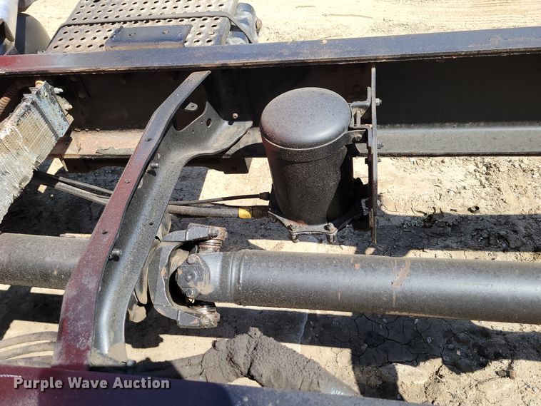 image for item DM2367 2002 International 2674  truck cab and chassis