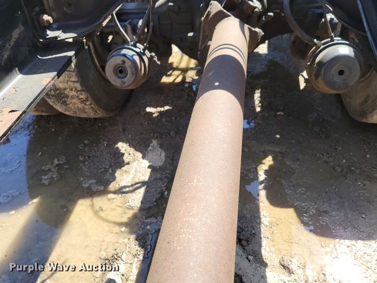 image for item DM2367 2002 International 2674  truck cab and chassis