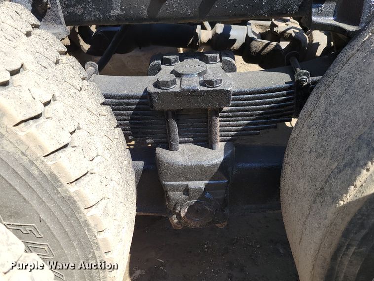 image for item DM2367 2002 International 2674  truck cab and chassis