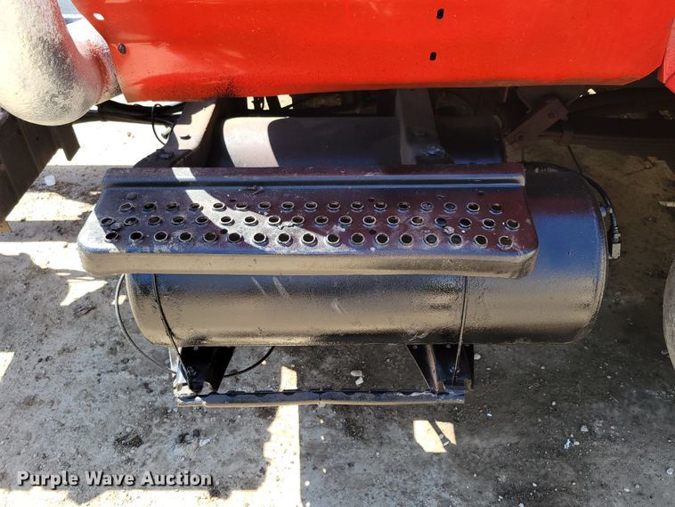 image for item DM2367 2002 International 2674  truck cab and chassis