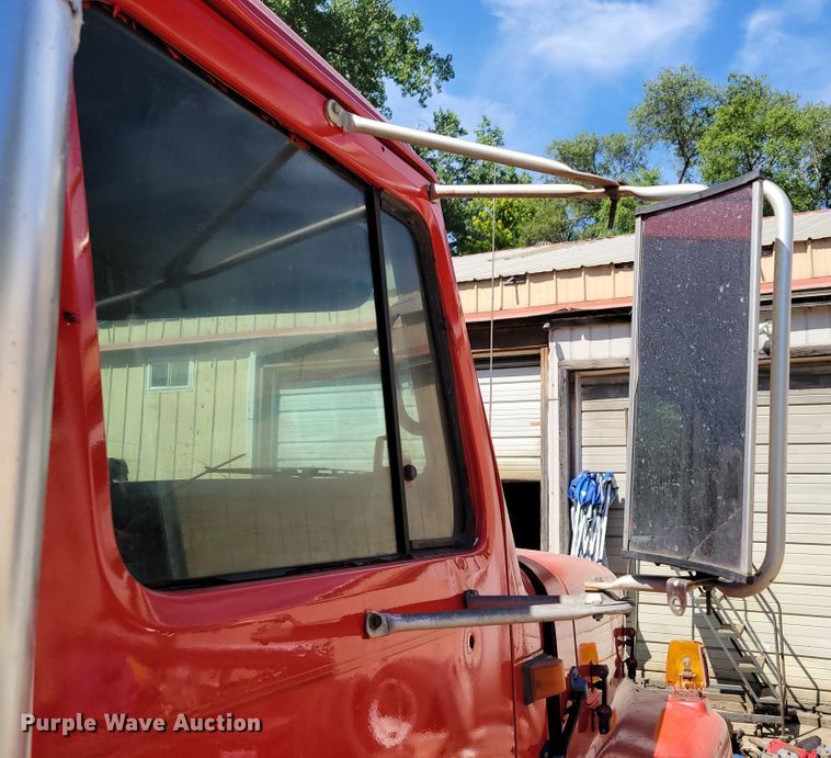 image for item DM2367 2002 International 2674  truck cab and chassis