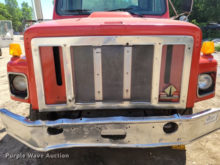 image for item DM2367 2002 International 2674  truck cab and chassis