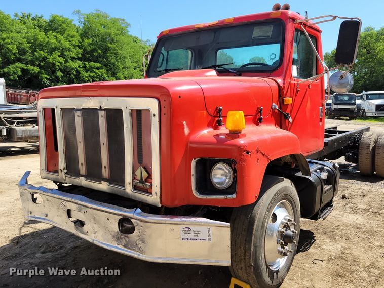 image for item DM2367 2002 International 2674  truck cab and chassis