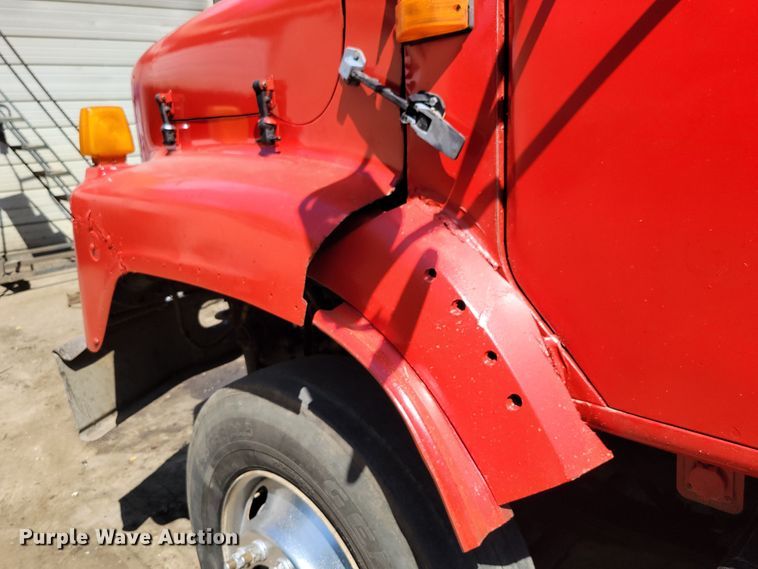 image for item DM2367 2002 International 2674  truck cab and chassis