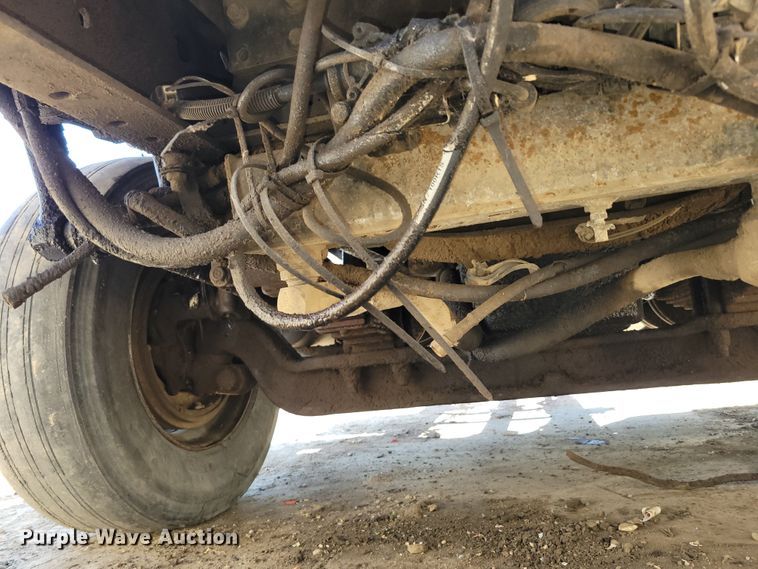 image for item DM2367 2002 International 2674  truck cab and chassis