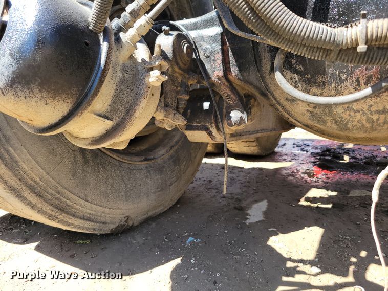 image for item DM2367 2002 International 2674  truck cab and chassis