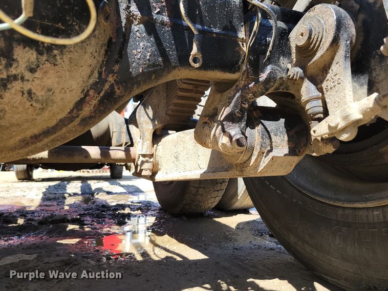 image for item DM2367 2002 International 2674  truck cab and chassis