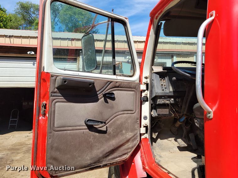 image for item DM2367 2002 International 2674  truck cab and chassis