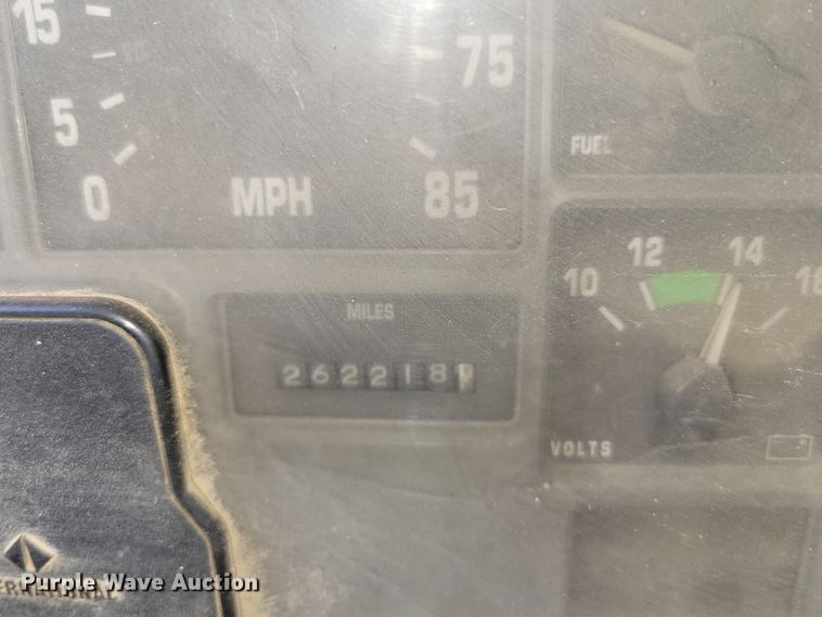 image for item DM2367 2002 International 2674  truck cab and chassis