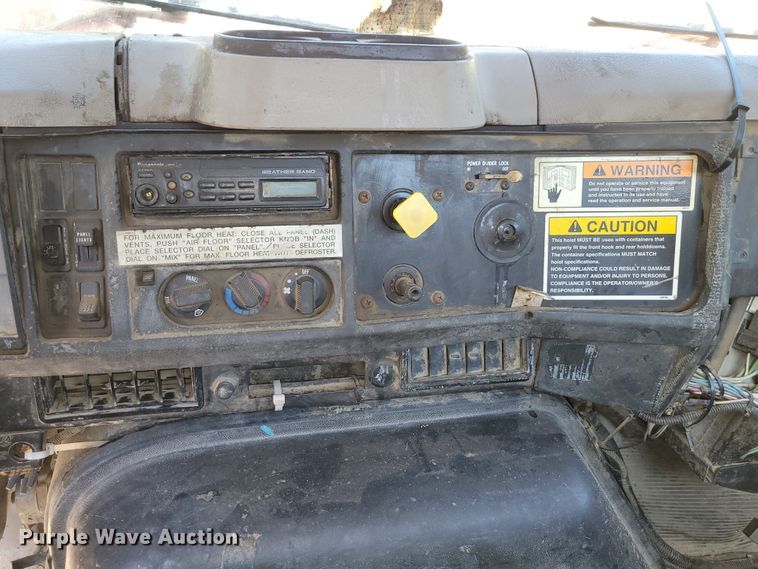 image for item DM2367 2002 International 2674  truck cab and chassis