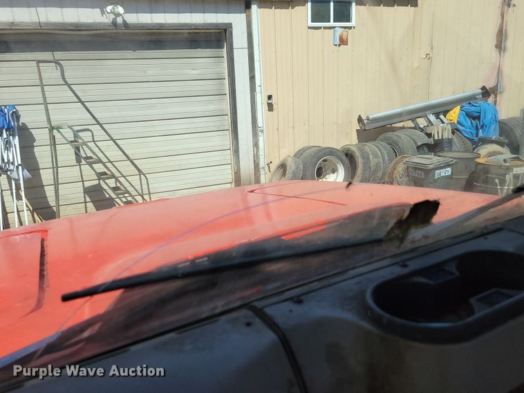 image for item DM2367 2002 International 2674  truck cab and chassis