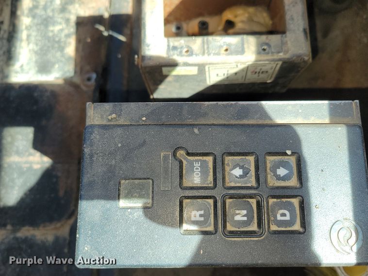 image for item DM2367 2002 International 2674  truck cab and chassis