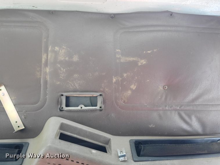 image for item DM2367 2002 International 2674  truck cab and chassis