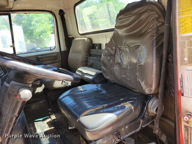 image for item DM2367 2002 International 2674  truck cab and chassis