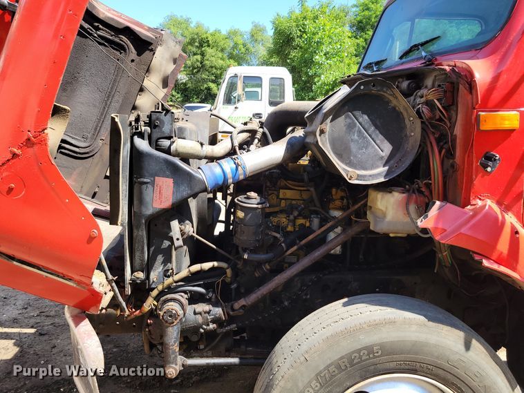 image for item DM2367 2002 International 2674  truck cab and chassis