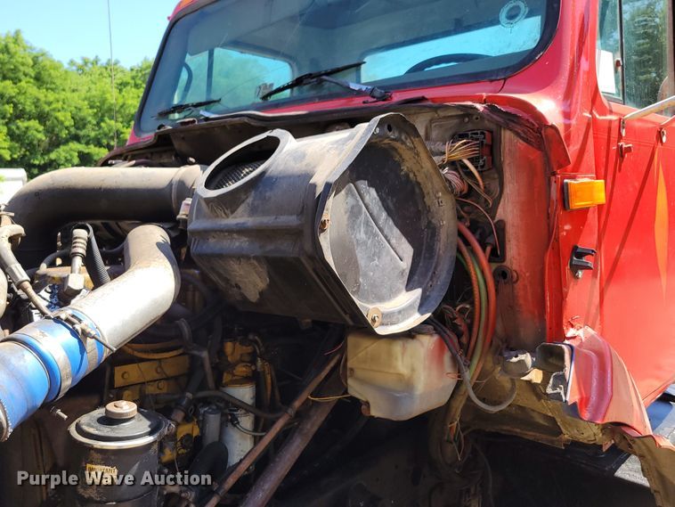 image for item DM2367 2002 International 2674  truck cab and chassis