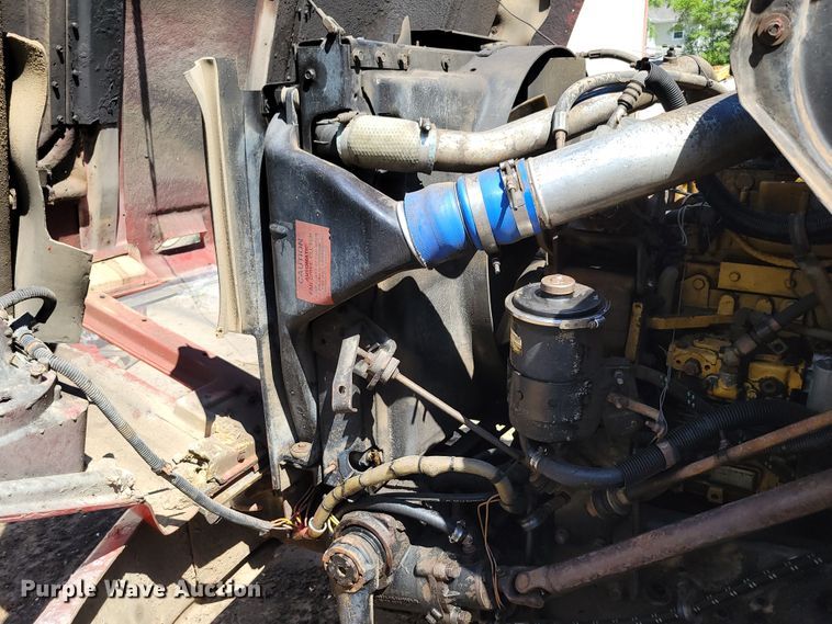 image for item DM2367 2002 International 2674  truck cab and chassis