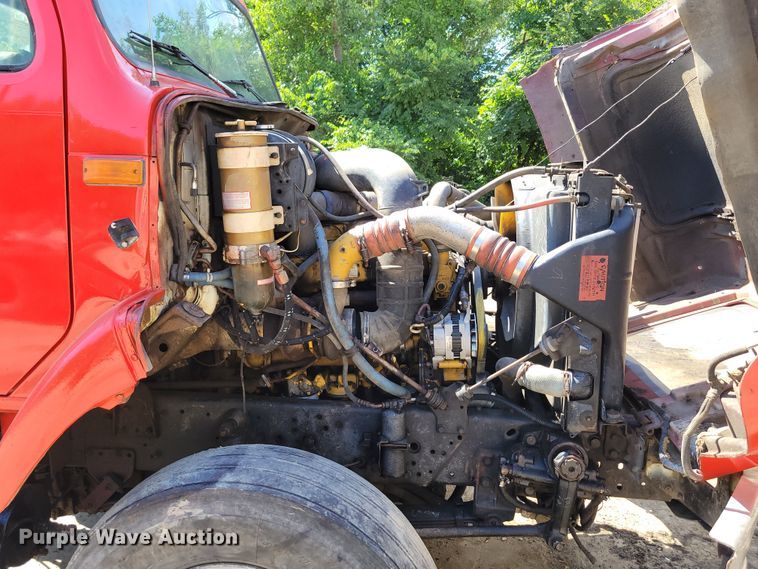 image for item DM2367 2002 International 2674  truck cab and chassis