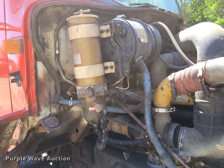 image for item DM2367 2002 International 2674  truck cab and chassis