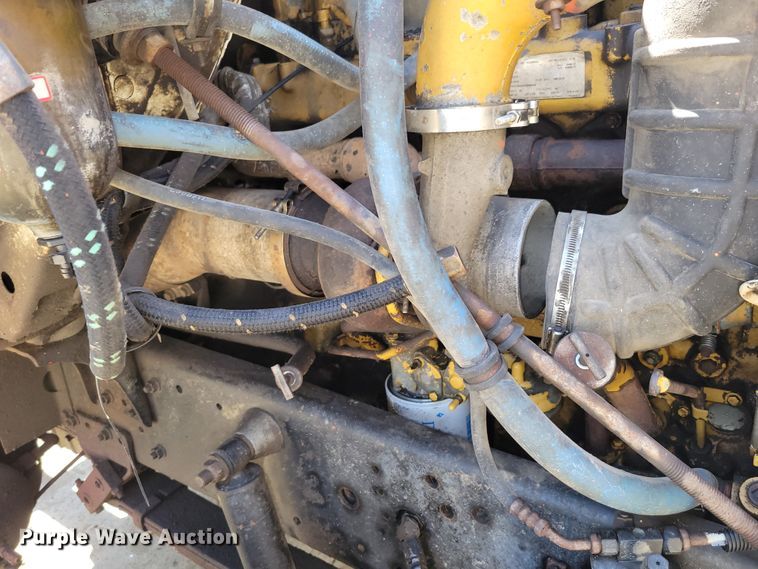 image for item DM2367 2002 International 2674  truck cab and chassis