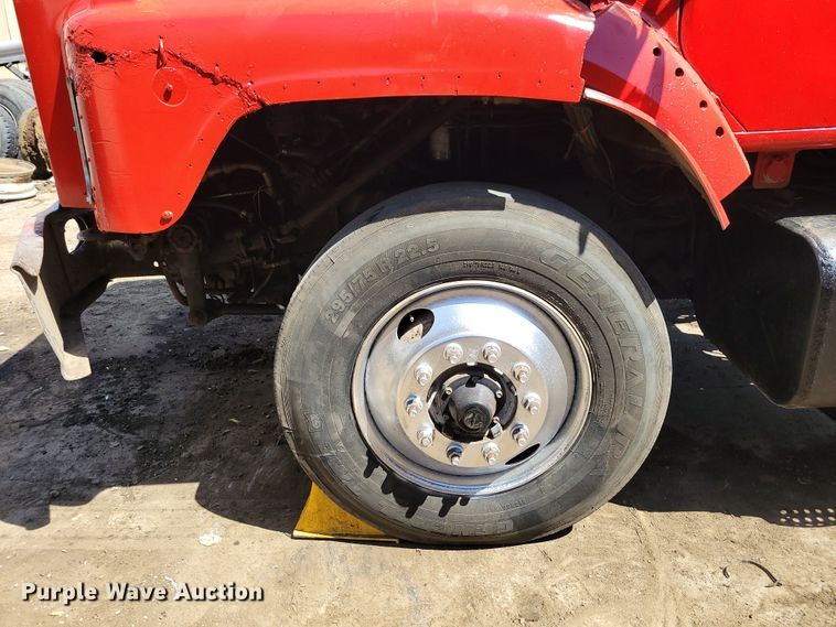 image for item DM2367 2002 International 2674  truck cab and chassis