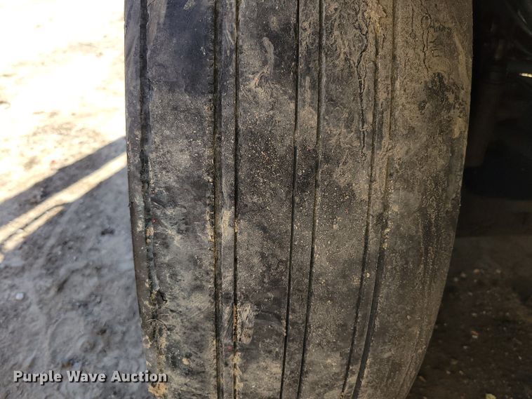 image for item DM2367 2002 International 2674  truck cab and chassis