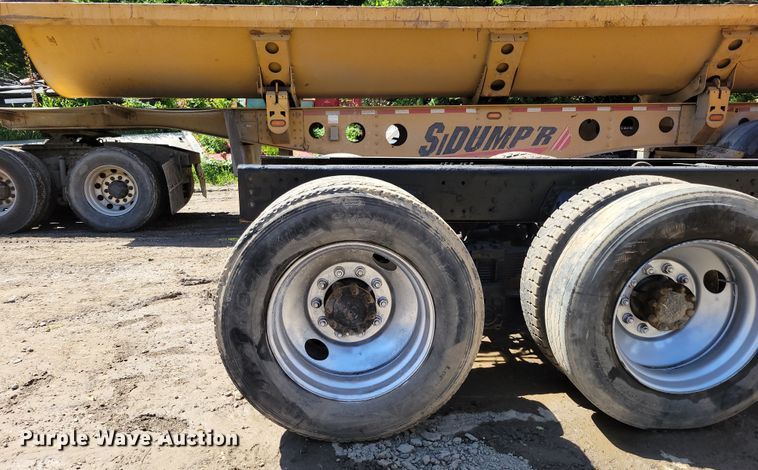 image for item DM2367 2002 International 2674  truck cab and chassis