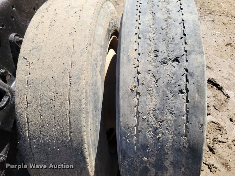 image for item DM2367 2002 International 2674  truck cab and chassis