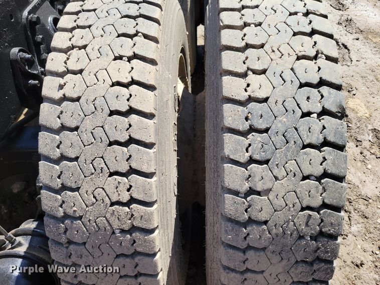 image for item DM2367 2002 International 2674  truck cab and chassis