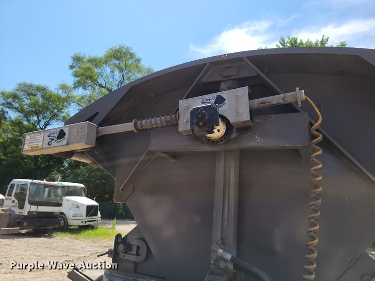 image for item DM2369 1998 Smithco SC2002  side dump trailer