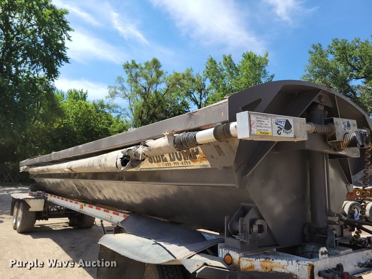 image for item DM2369 1998 Smithco SC2002  side dump trailer