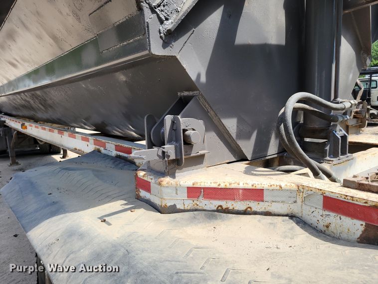 image for item DM2369 1998 Smithco SC2002  side dump trailer