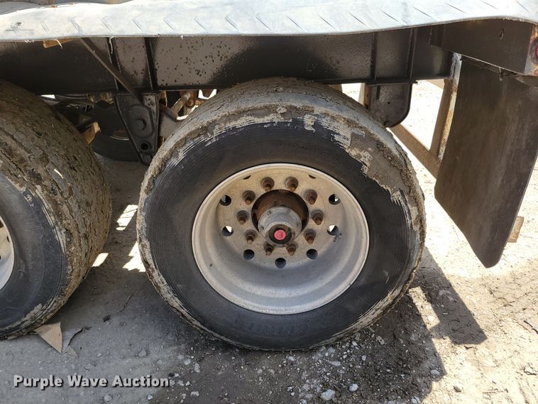 image for item DM2369 1998 Smithco SC2002  side dump trailer