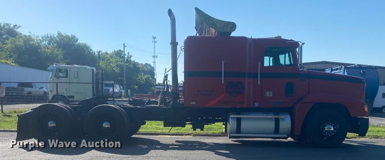 image for item DM4241 1994 Freightliner FLD  semi truck