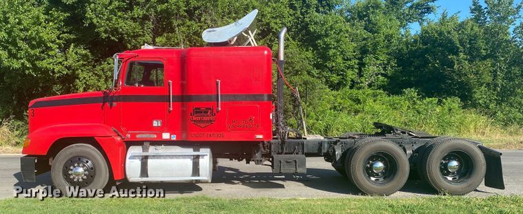 image for item DM4241 1994 Freightliner FLD  semi truck