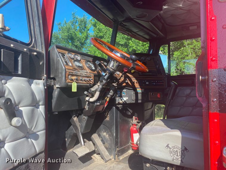 image for item DM4241 1994 Freightliner FLD  semi truck